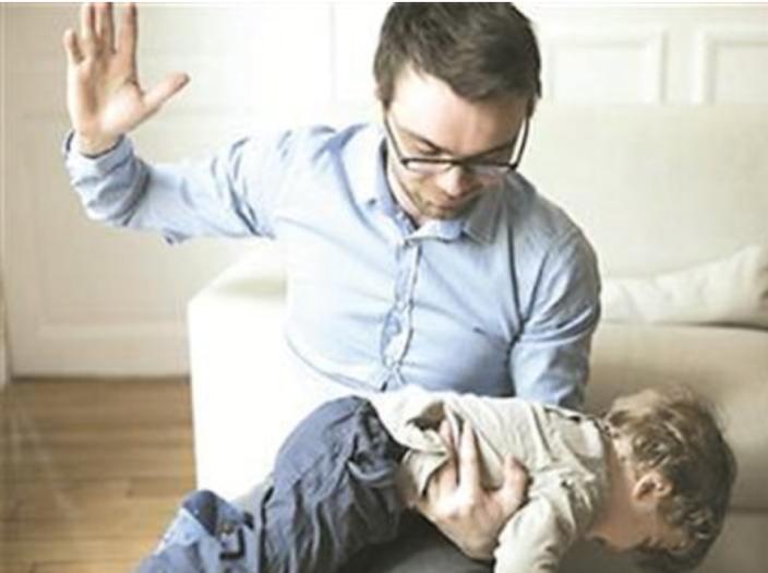 孩子打了爸爸该怎么教育,3岁妈妈打孩子正确的教育方式