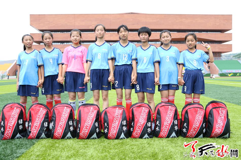 记者采访校运会运动员,天水市第五届运动会足球比赛