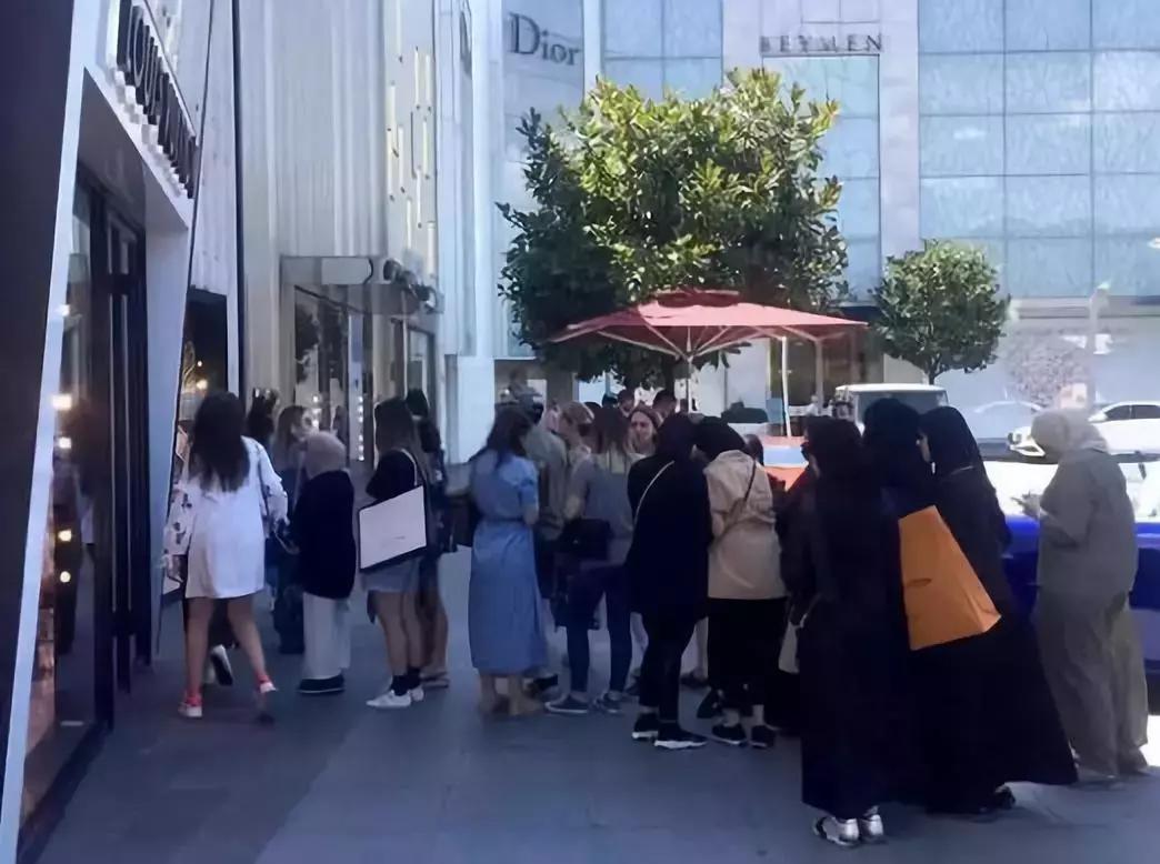 三分钟法治新闻全知道最新,53岁民警落水瞬间