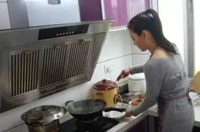 “老公水开了，帮我倒面粉吧”瞬间家毁人亡！