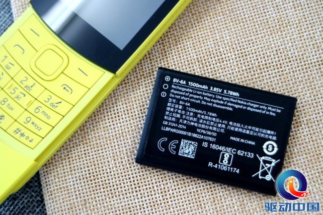 诺基亚82104g对比诺基亚81104g,诺基亚8110香蕉机解锁