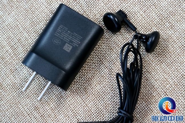 诺基亚82104g对比诺基亚81104g,诺基亚8110香蕉机解锁