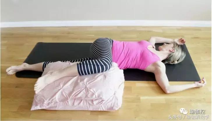 睡前瑜伽冥想10分钟,瑜伽睡前养生又助眠10分钟