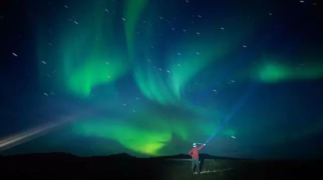 单反相机和手机摄影有什么区别,摄影初学者适合买什么单反相机