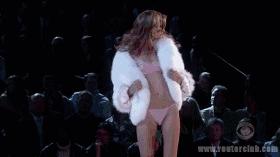 往年精彩回顾维密能否东山再起,维密巅峰时期众神时代视频