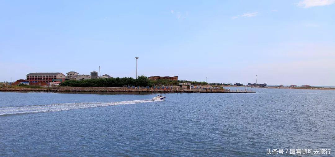 乐亭虹宇国旅月坨岛水上小木屋,月坨岛小木屋景色