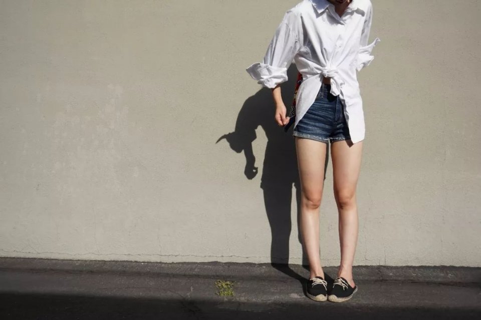 到公司上班可以穿短裤吗 (短裤怎么穿出高级范儿)