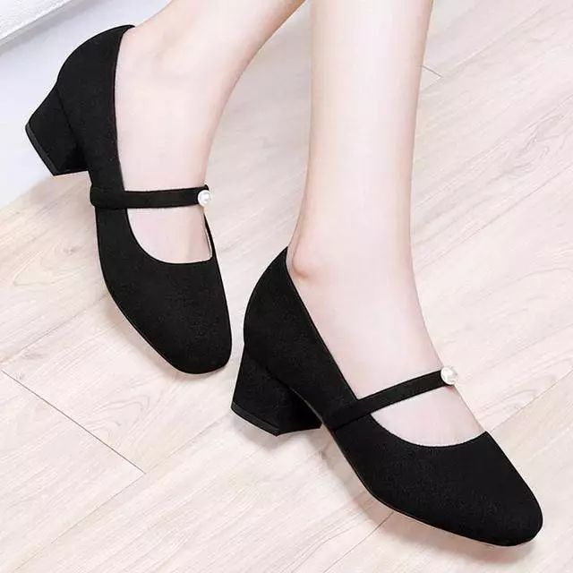 女人穿小白鞋的忌讳,奶奶鞋怎么穿好看又耐穿