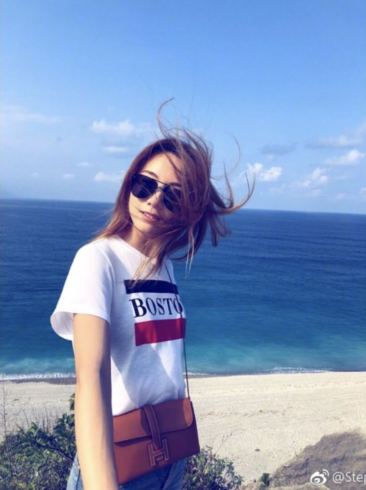 邓丽欣蓝鞋,邓丽欣的包包