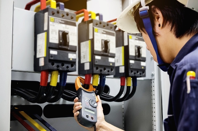 电工为啥干不到七年,为什么老电工都不愿从事电工工作