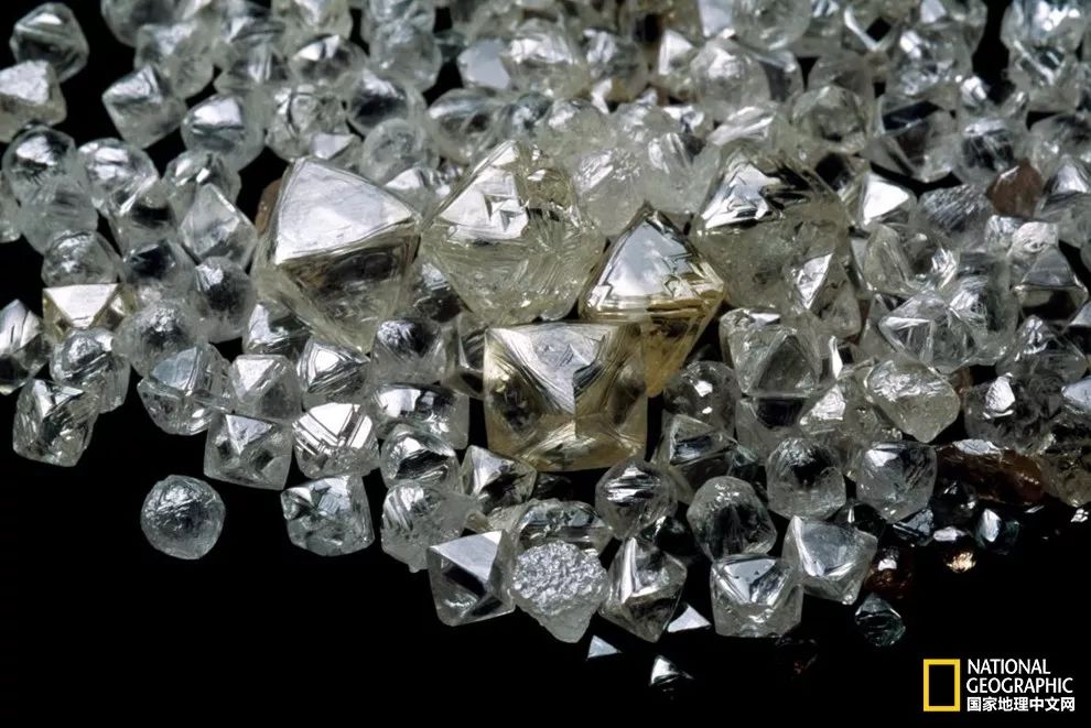 目前地球有没有比钻石还珍贵 (地球大量钻石)