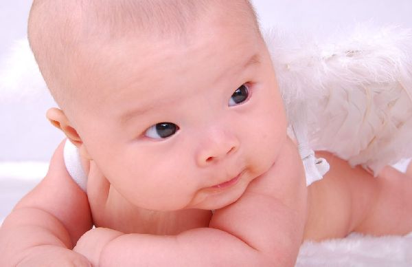 尿布疹用爽身粉有用吗,尿布疹跟纸尿裤有关吗