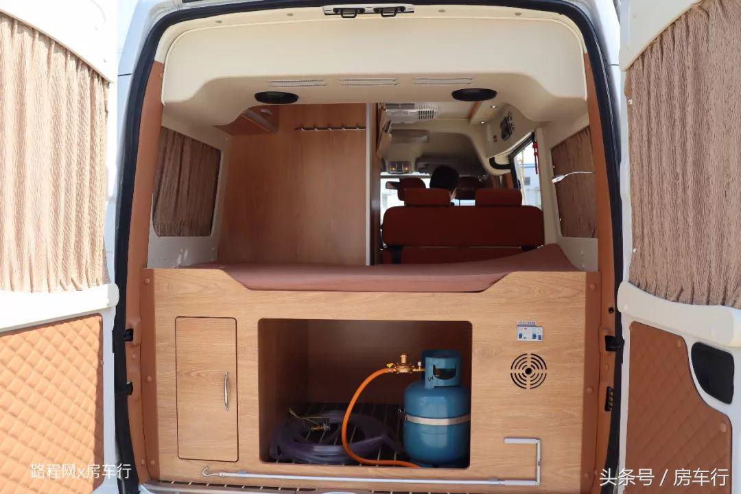 卫航大通v90短轴高顶无中门房车,卫航依维柯短轴中顶b型房车