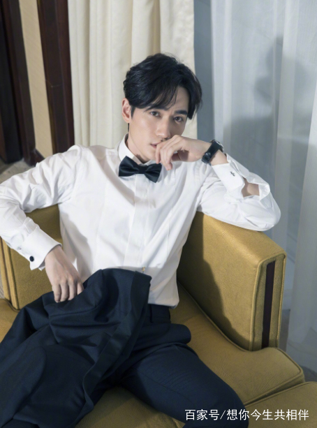 朱一龙对她说:咱俩一起过节吧!然后粉丝们的反应太火爆了