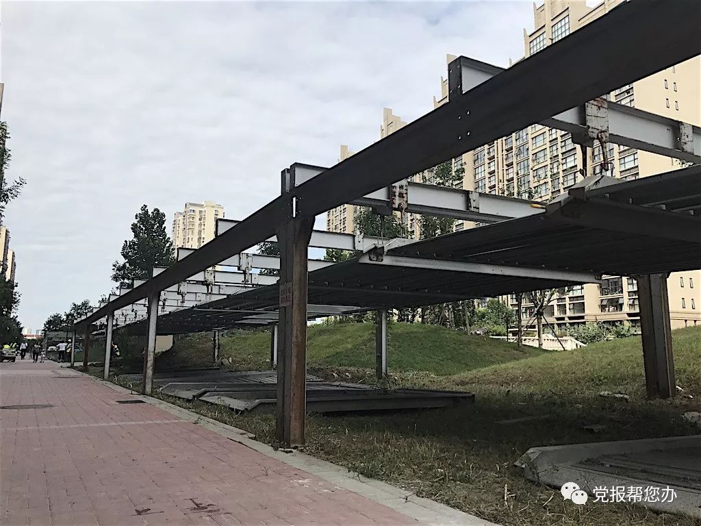 北京通州一小区楼顶漏水,没想到房子漏雨了