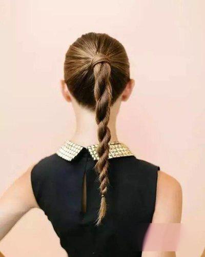 扭一扭发型怎么扎,扭一扭就扎好的辫子