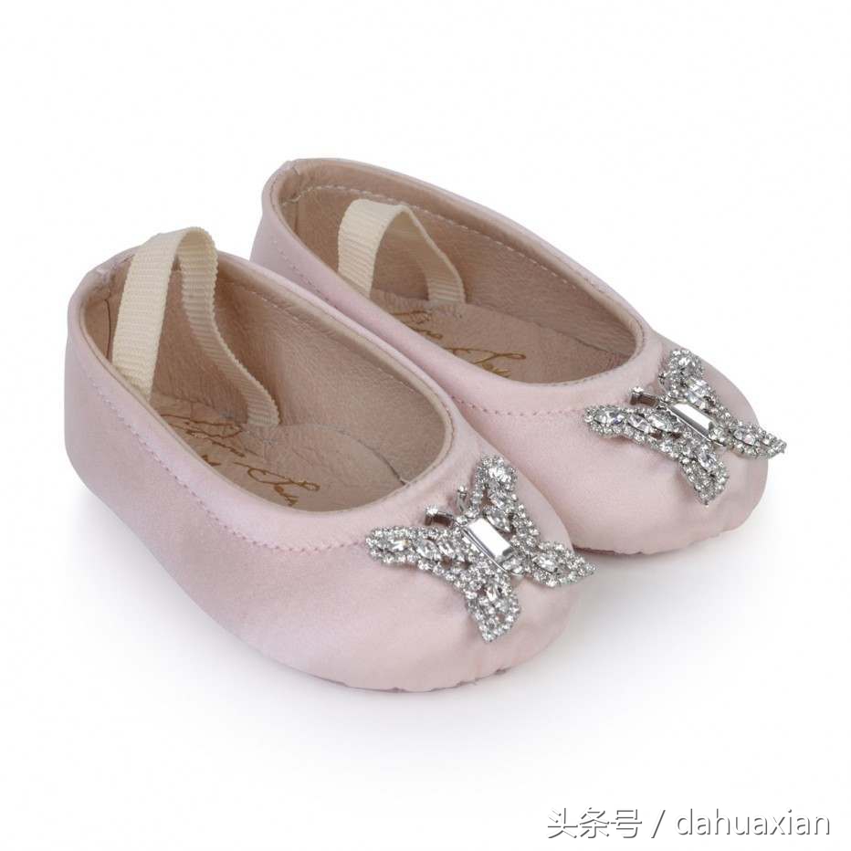 拥有纯正英伦血统的ArunaSeth名牌鞋，童鞋产品款式