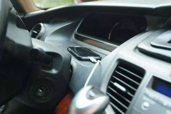 有车的请注意！这些东西千万别往车内放