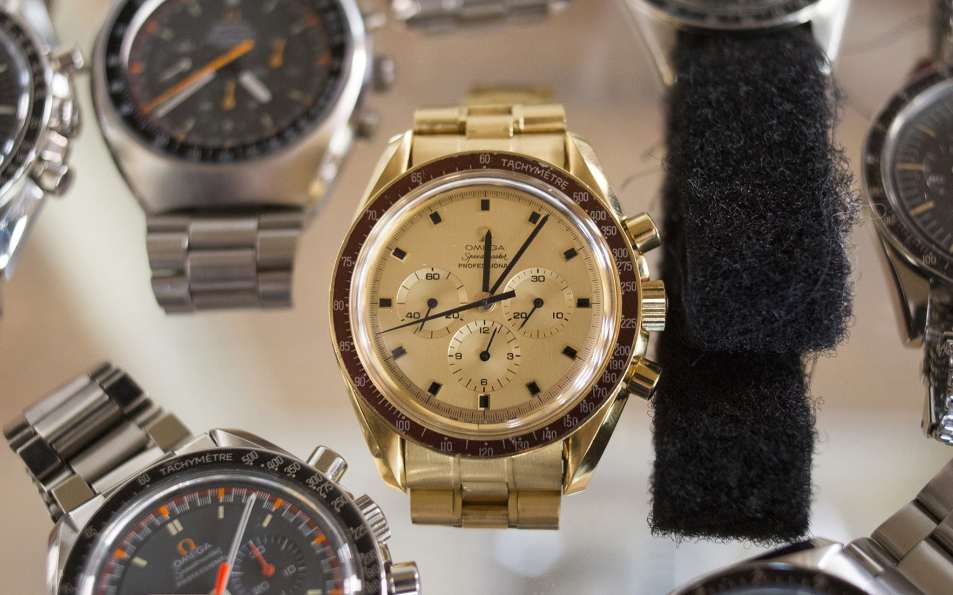 金表戴着会有磨损吗,为什么有的戴金越戴越暗