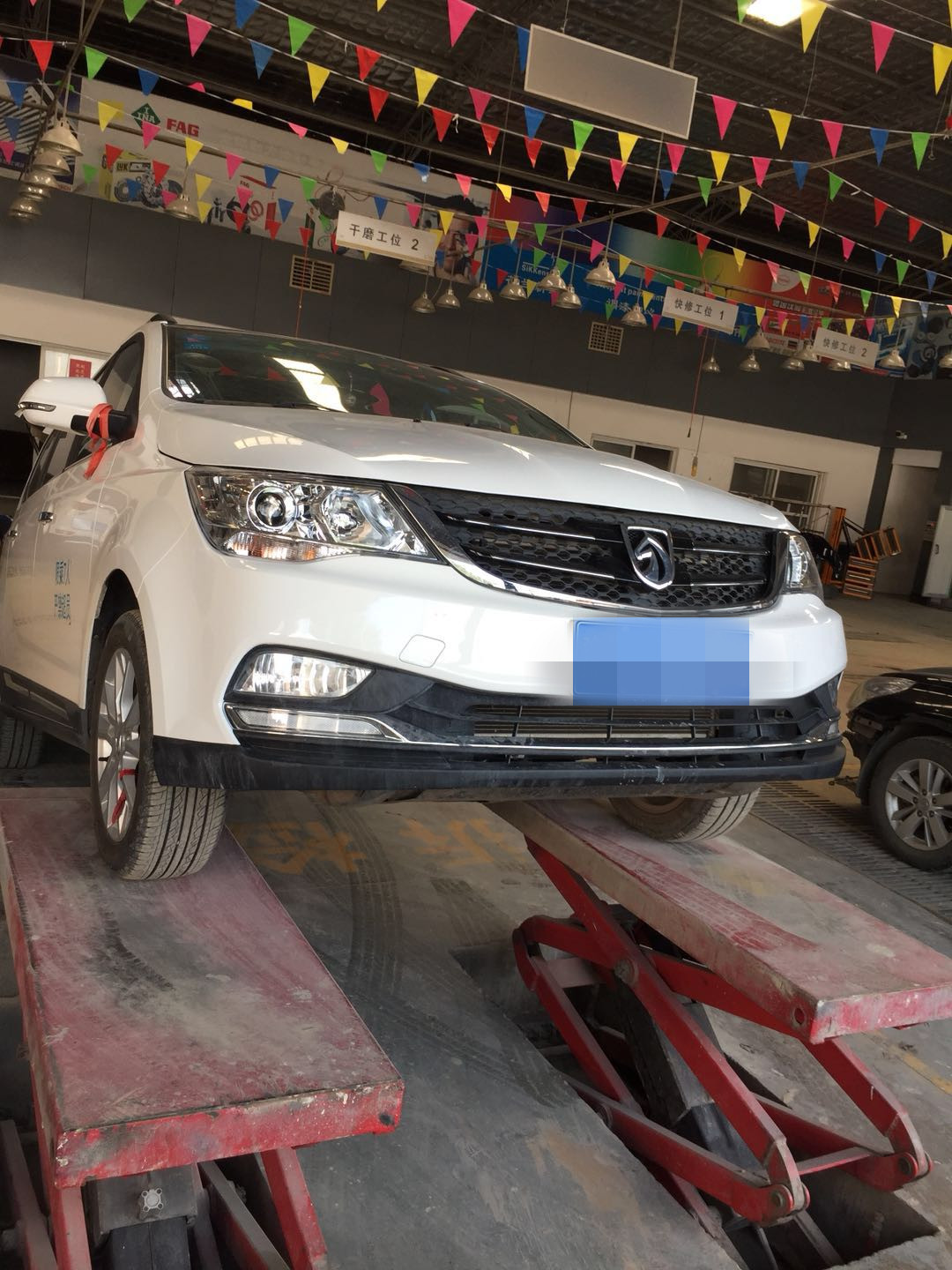 宝骏730不扶方向盘车跑偏正常吗,宝骏730跑偏可以年检吗