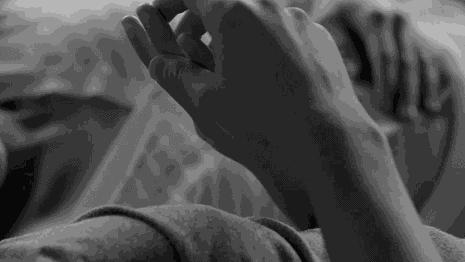 女朋友很黏人就代表她很爱你吗,女朋友该怎么黏人