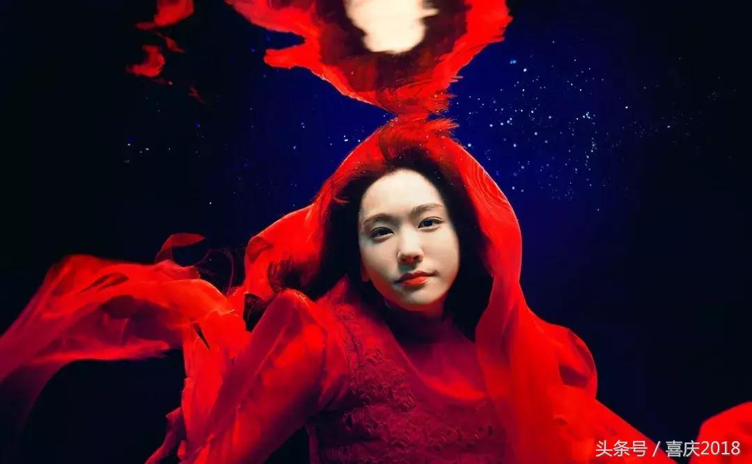 晒黑了穿什么衣服不显黑,皮肤晒黑了穿什么颜色的衣服显白