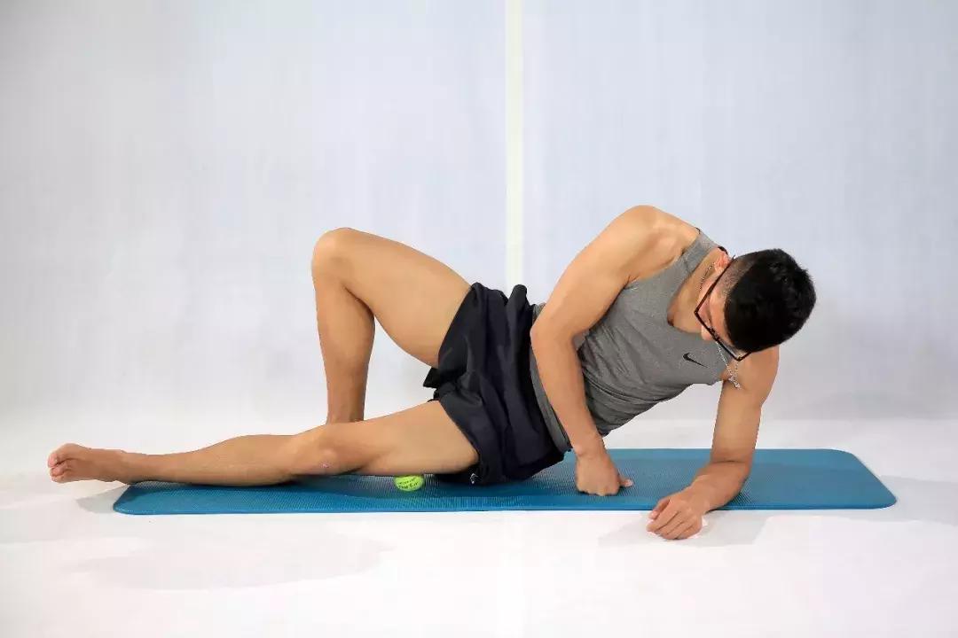 跑者膝盖痛,跑者右侧臀部疼怎么办