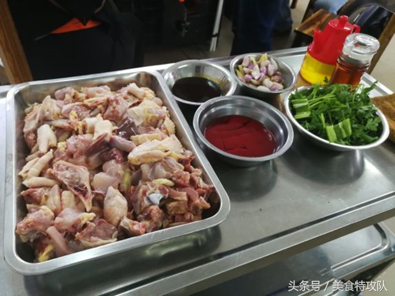 特色柴火鸡好吃不贵经济实惠,舌尖上的南宁柴火鸡