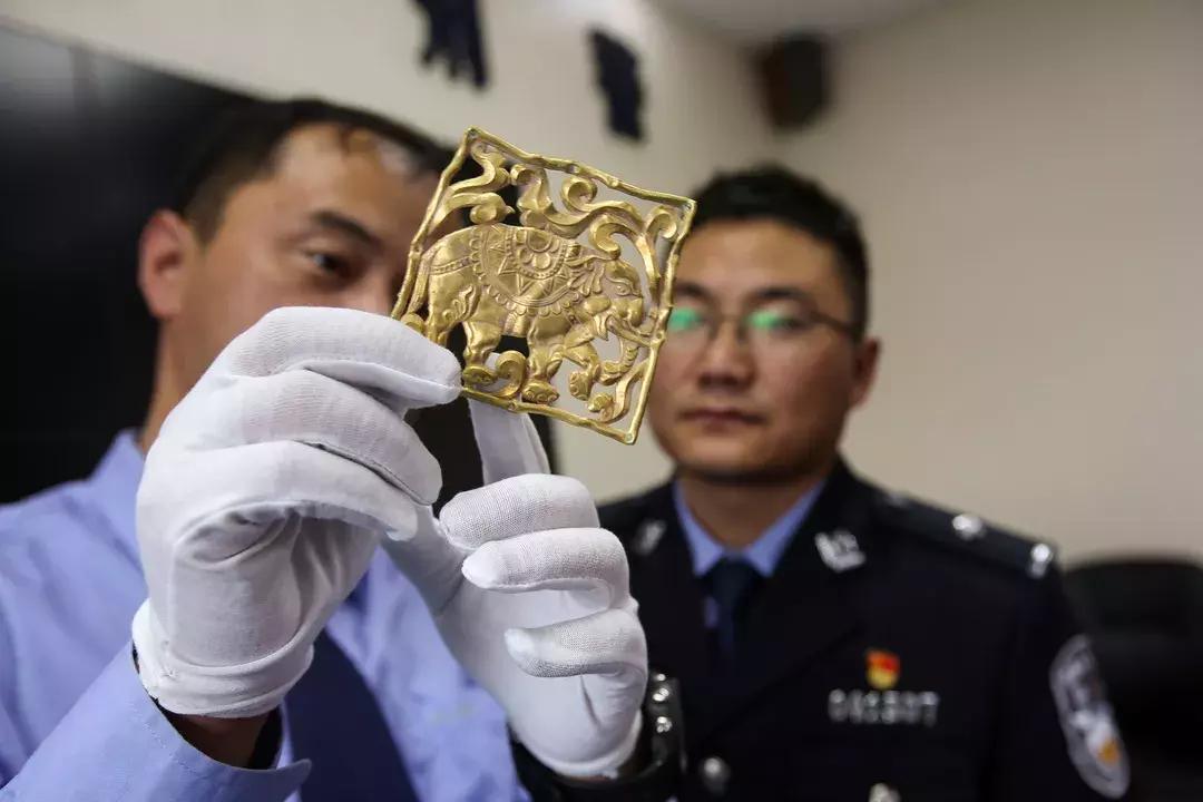 要致富先挖墓？“九层妖塔”旁，到底是谁在“摸金”？