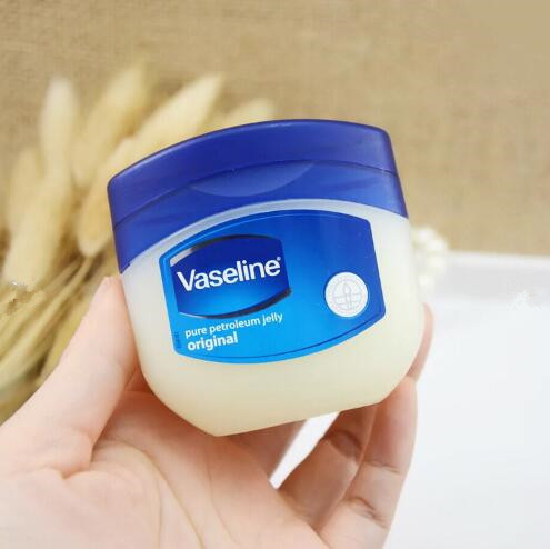 小小的凡士林原来有这么多的用途,万能的凡士林小妙招你学会了吗