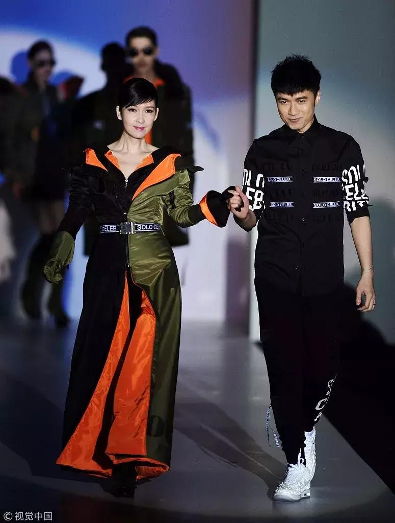 周慧敏20到51岁女神也老了,周慧敏51岁还是很年轻