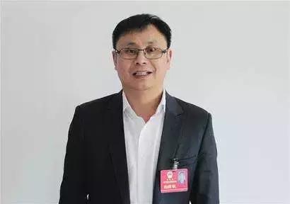 穷小伙19岁蹬三轮摆路边摊，现在做这门生意年销40亿！