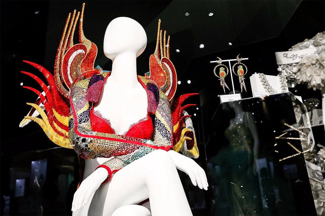 施华洛世奇幻影奇境全球首展,施华洛世奇silver翅膀