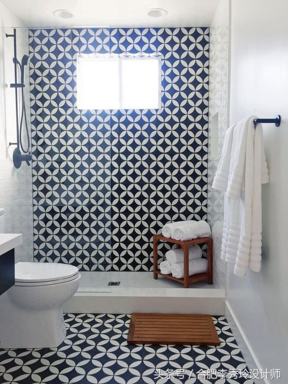 小户型奇葩淋浴间设计,淋浴房碰到大落地窗怎么设计