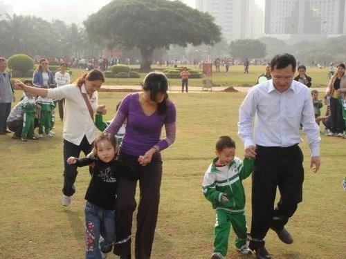 幼儿区域游戏活动观察记录表大班,幼儿园大班超市区域游戏步骤