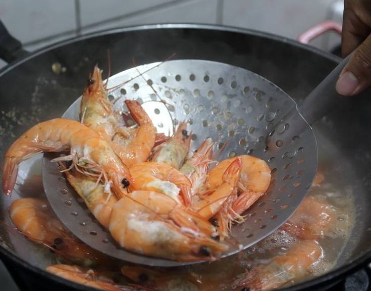 基围虾煮好要过凉水吗,煮基围虾需不需要过冷水