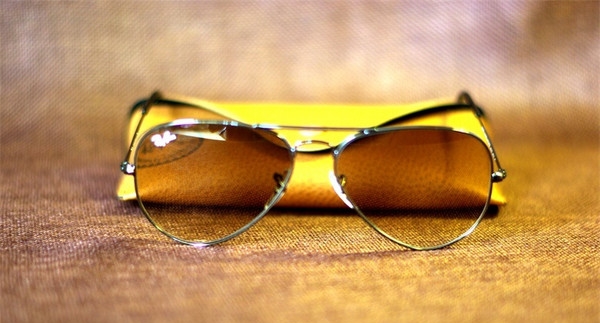 方圆脸怎么选合适自己的墨镜,大脸适合戴什么样的墨镜测评