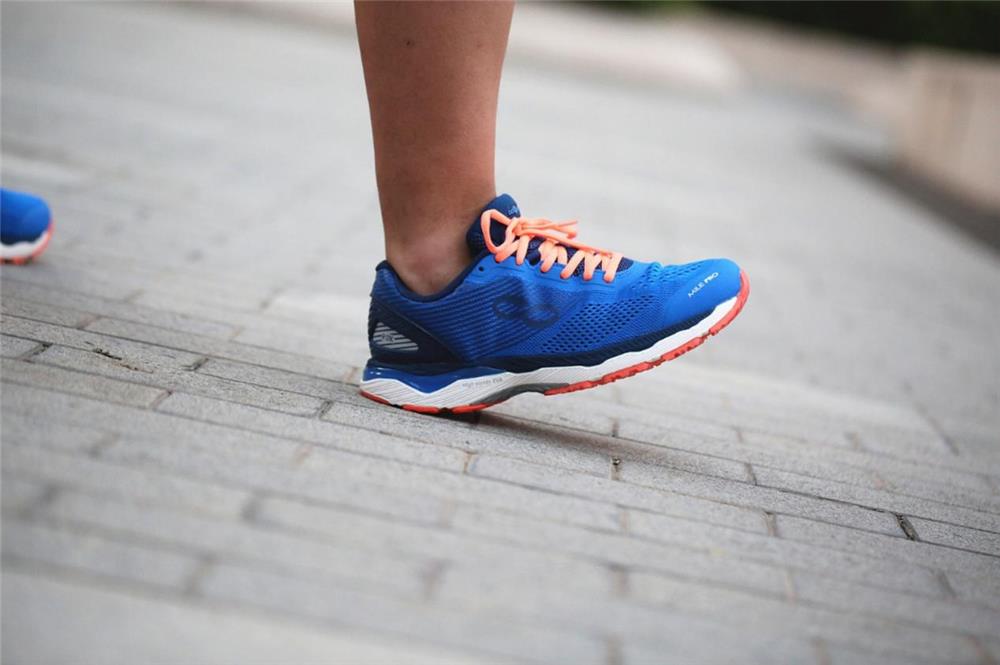 咕咚厚底跑鞋测评,299超轻软底跑鞋