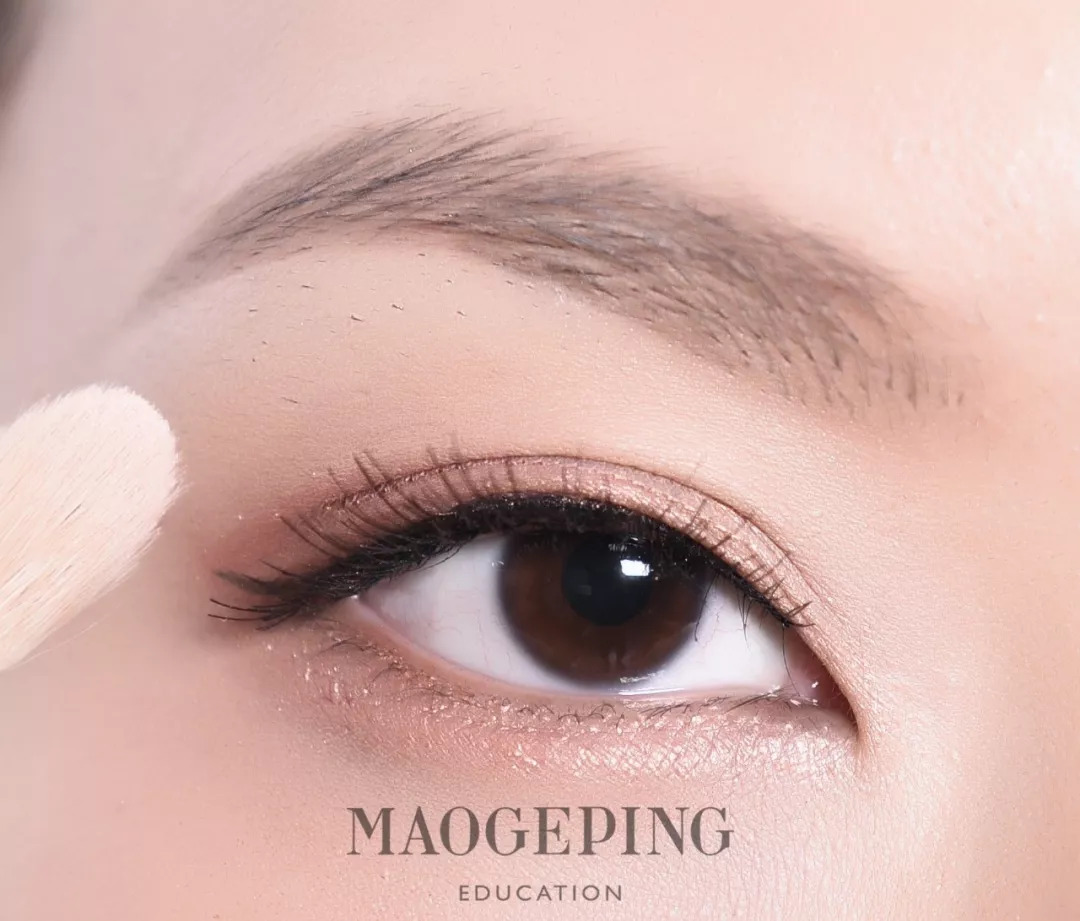 50岁画眉毛眉形怎么画比较好看,如何根据自己的脸型画合适的眉毛