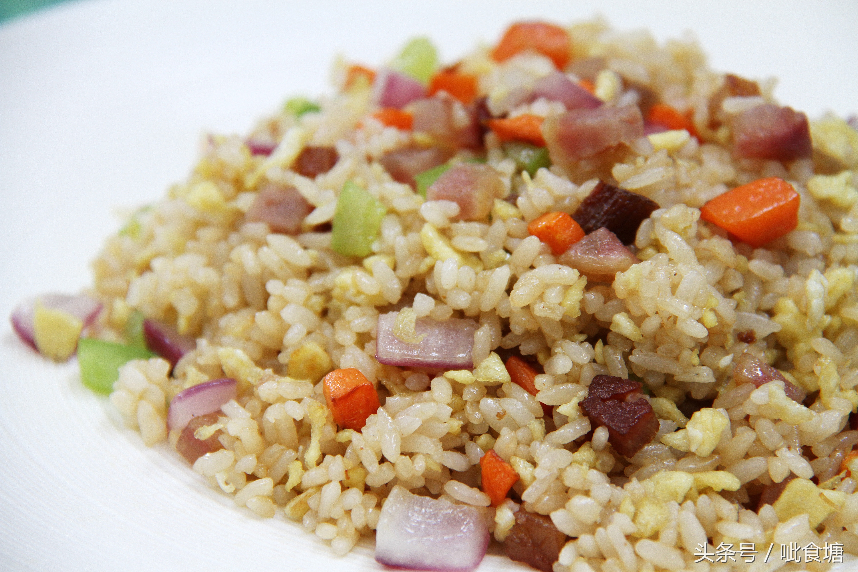 炒米饭先热锅还是先放油,炒米饭先炒胡萝卜还是鸡蛋