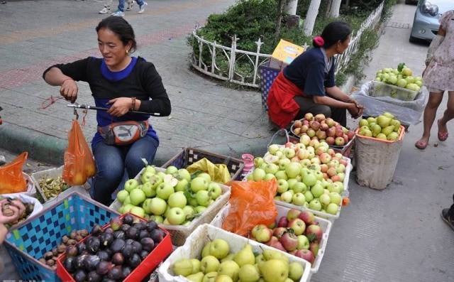 氧生度｜在巴塘，在高山海子之间跳起弦子唱起歌