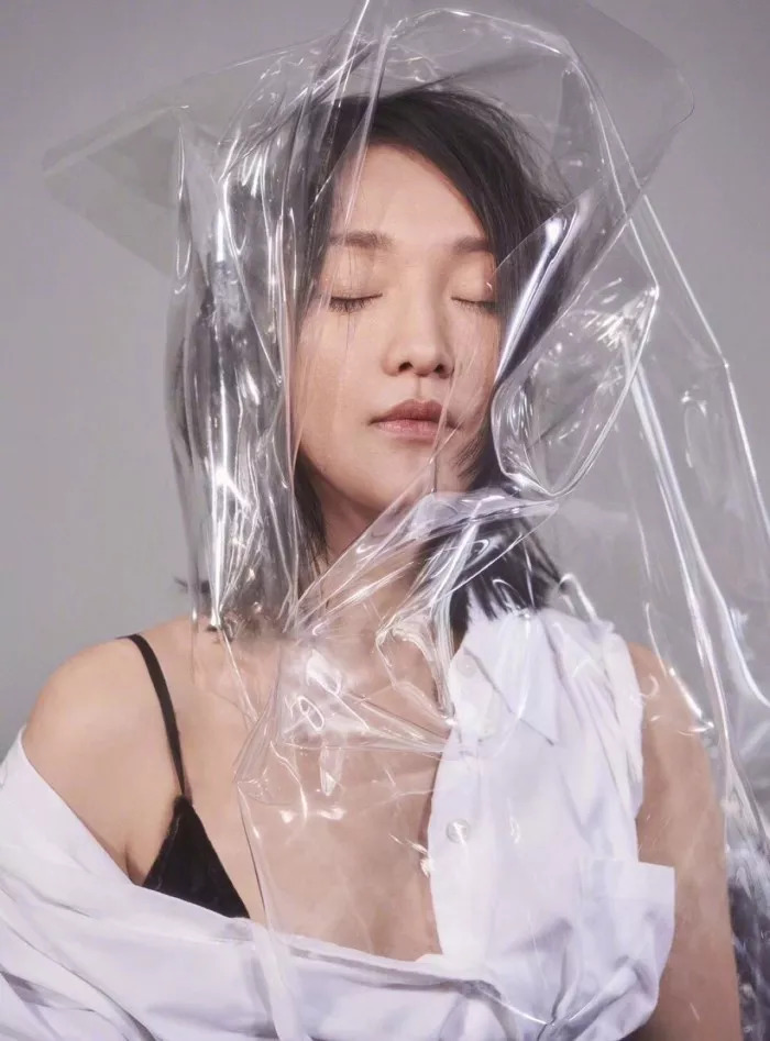 周迅最近老了多少,周迅也老了