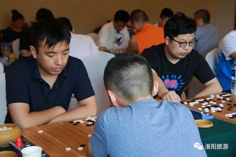 河南省政协副主席李英杰亲临淮阳“荷花杯”围棋棋王赛观战