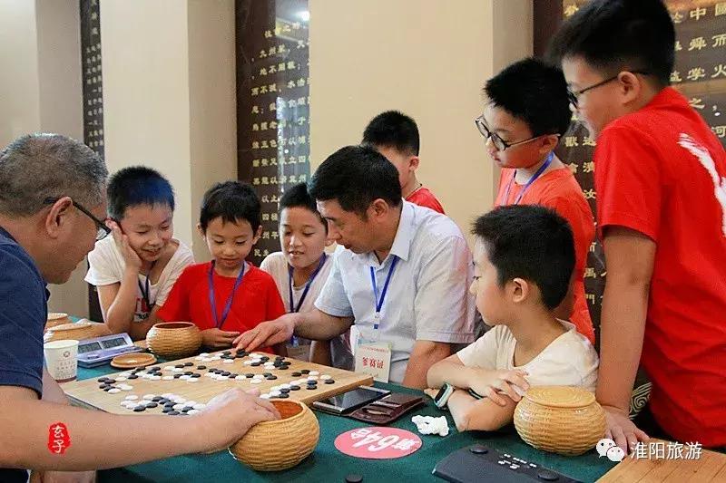 河南省政协副主席李英杰亲临淮阳“荷花杯”围棋棋王赛观战