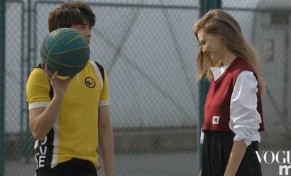 为什么李易峰话题度那么高,李易峰和粉丝相爱相杀的瞬间