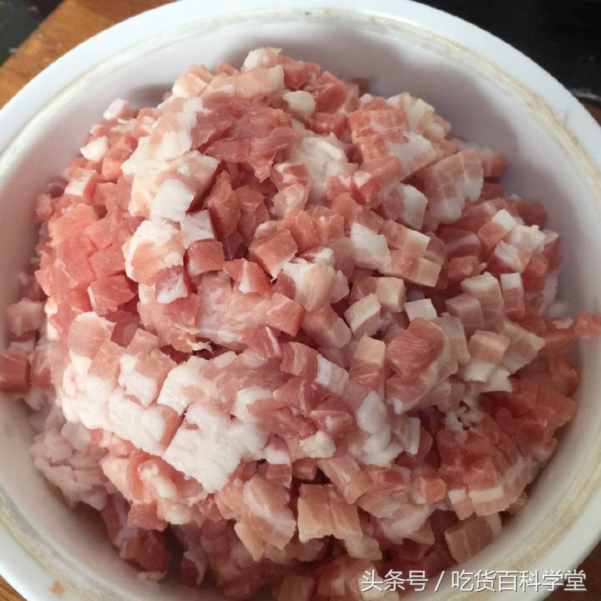 饭店里面的红烧狮子头太诱人了,红烧狮子头酒店正宗做法