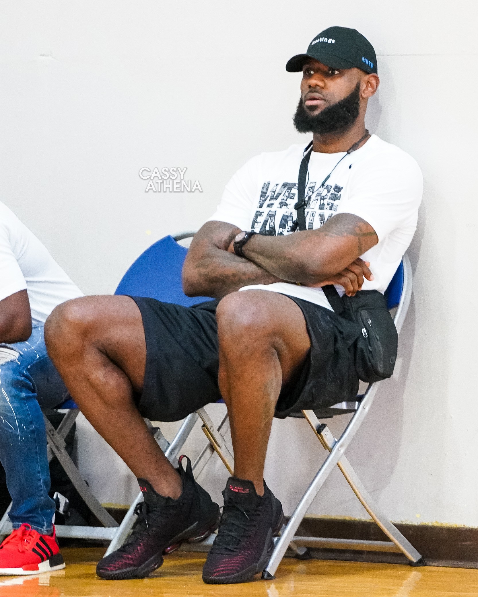 kanyewest,kanyewest上脚耐克回到未来