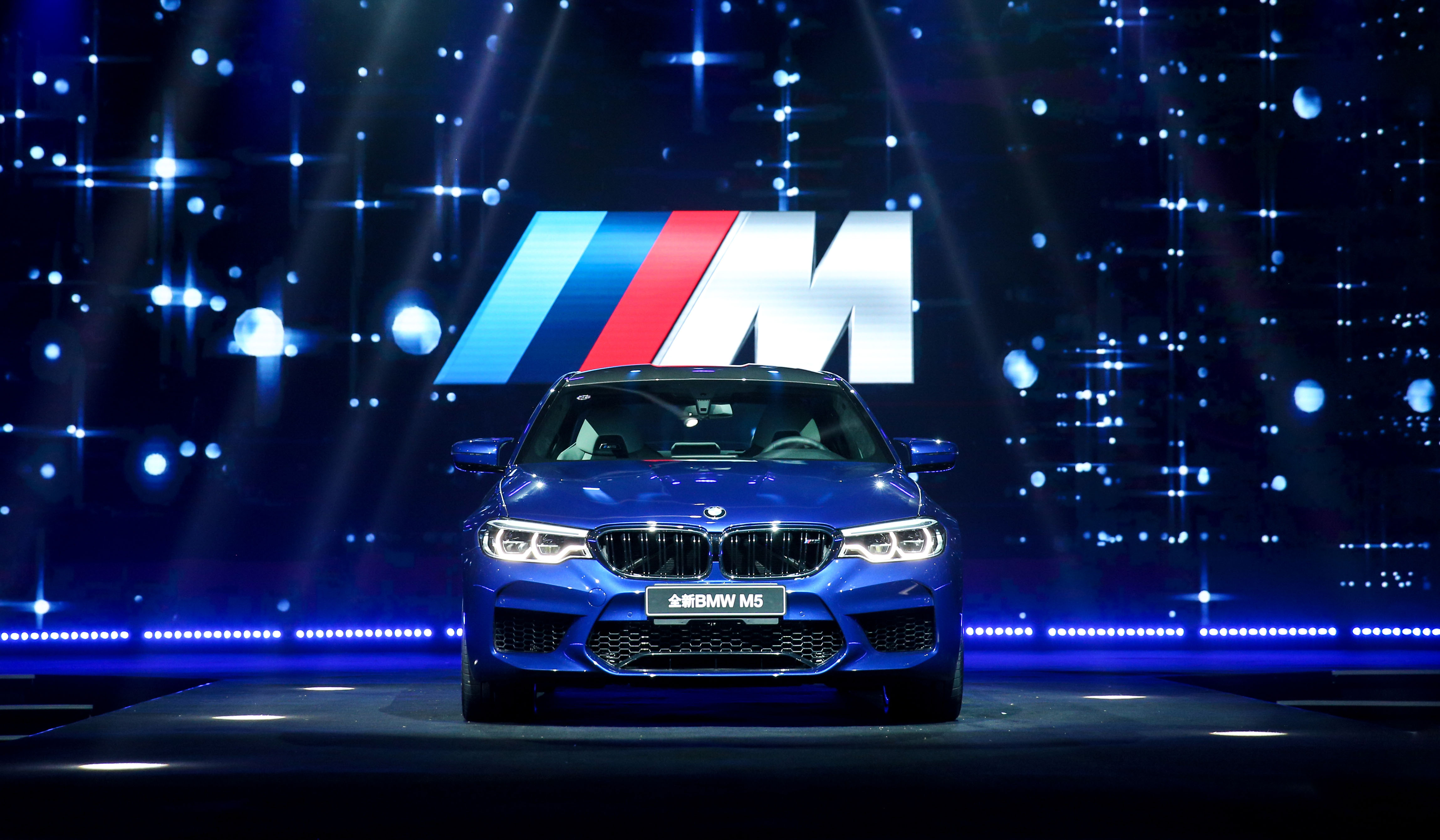 宝马标换黑标,宝马换过的车标