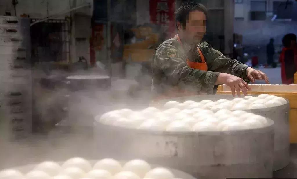 馒头用水泡了碎了怎么回事,馒头泡水能溶解吗