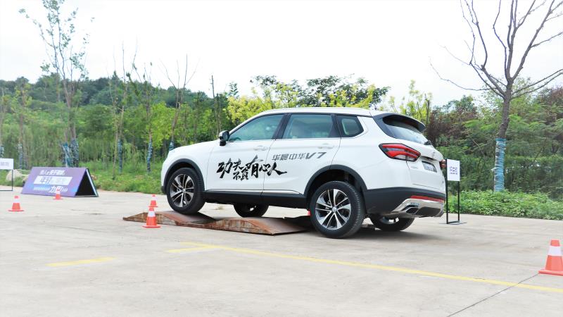 华晨中华V7豪华版,华晨中华v7豪华型1.6t